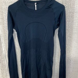 Lululemon Swiftly Tech (navy long sleeve)
